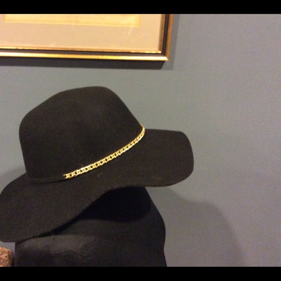 Last one! Saks 5th Avenue Fedora Hat (Black) - Picture 4 of 7